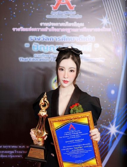 Gimme Eng คว้ารางวัลการันตีคุณภาพสถาบันการศึกษา 2 ปีซ้อน โดยคุณเกรซลิลลี่ CMO หญิงเก่งแห่งปี